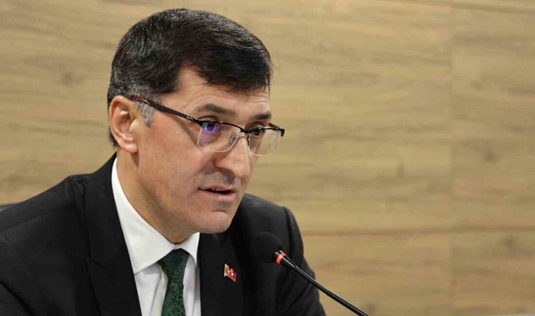 Kütahya Belediyesi’nden ’taksi durağı’ açıklaması Kütahya Belediye Başkanı Eyüp Kahveci, Algömlek Sokak’ta taksi durağı kurulmasına