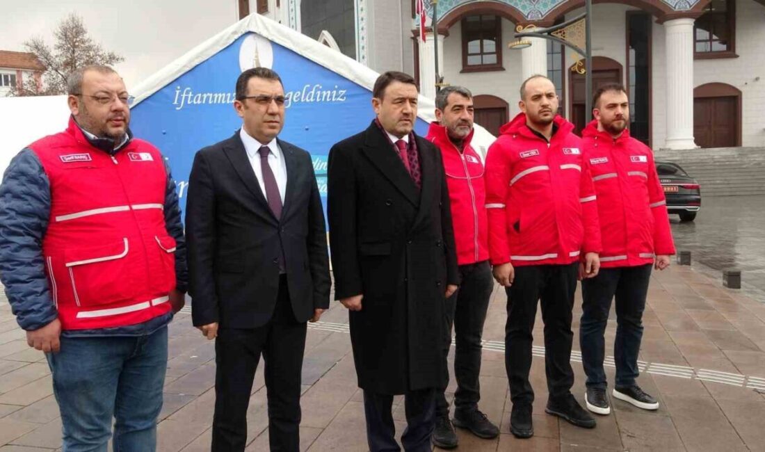 Kütahya’da iftar çadırları kuruldu Kütahya Valisi Musa Işın, Ramazan ayı için iftar çadırlarının kurulduğunu