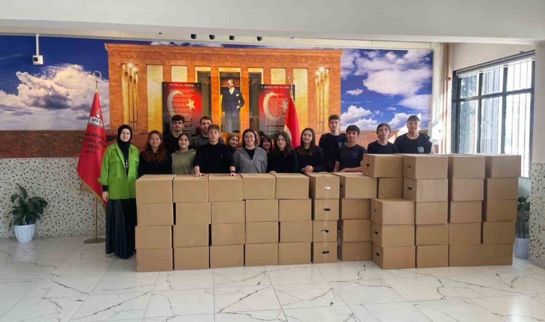 Öğrenciler Ramazan ayı öncesi gıda kolisi dağıttı Türkiye Yüzyılı Maarif Modeli vizyonu içerisinde yer alan “Köklerden Geleceğe”
