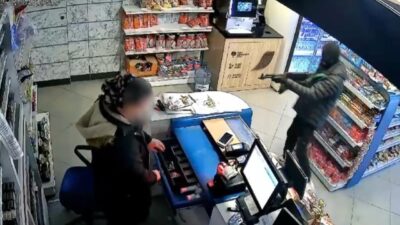Afyonkarahisar’da sahte kalaşnikof ile akaryakıt istasyonundaki marketi soyan şahıs olaydan
