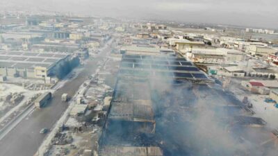 Afyonkarahisar’da orman ürünleri üretilen fabrikada önceki akşam çıkan yangın sonrası