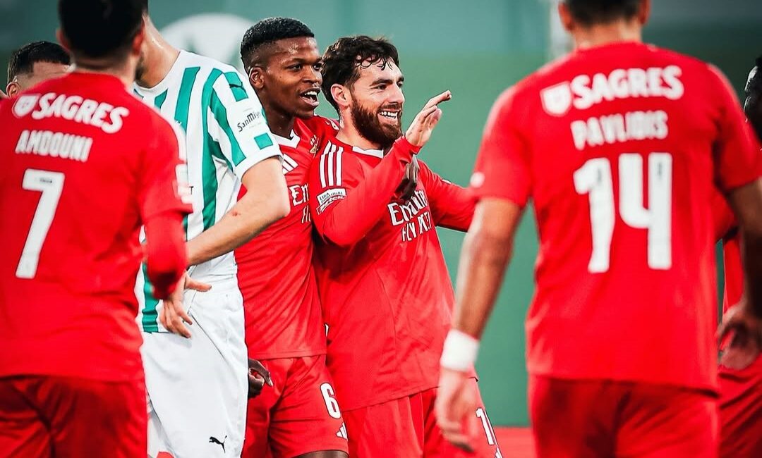 Afyonlu Kökçü Benfica’yı sırtladı, kartallar zirve takibini sürdürdü Portekiz Süper Ligi 26. hafta mücadelesinde Benfica, Rio Ave deplasmanından