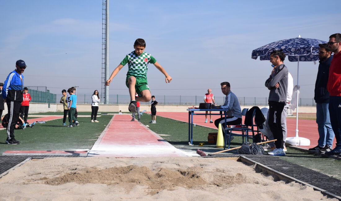 Kocatepe Spor Kompleksi’nde düzenlenen Okul Sporları Yıldızlar ve Küçükler (Kız-Erkek)