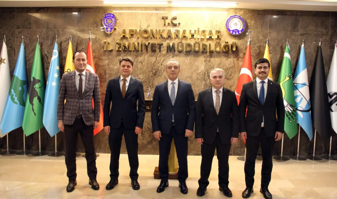 Kaymakamlardan Afyon İl Emniyet Müdürü Erol’a ziyaret Dinar Kaymakamı Kemal Duru, Sandıklı Kaymakamı Önder Çengel, Çay Kaymakamı