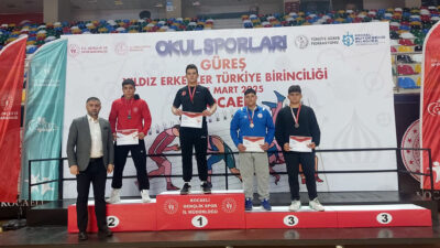 Afyonkarahisarlı güreşçi Ahmet Soysal, Kocaeli’de düzenlenen Yıldız Erkekler Serbest Güreş