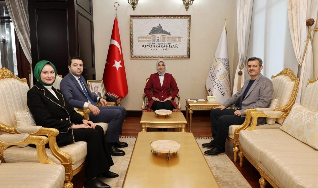 Vali Yiğitbaşı, GSB Yetkilisi Dr.Enes Efendioğlu’nu ve eşi TRT Sunucusu Nisa Efendioğlu’nu makamında ağırladı Afyonkarahisar Valisi Doç. Dr. Kübra Güran Yiğitbaşı, eşi Dr. Selim