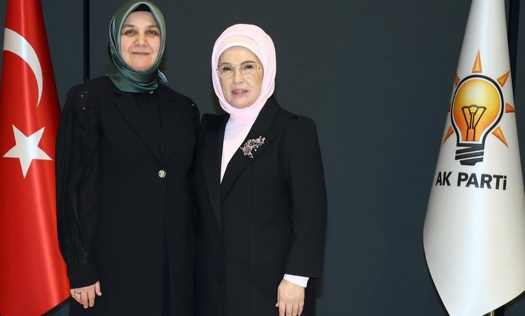 Başkan Gökçe, iftar programında Emine Erdoğan ile buluştu İhsaniye Belediye Başkanı Emine Gökçe, AK Parti Genel Merkez Kadın