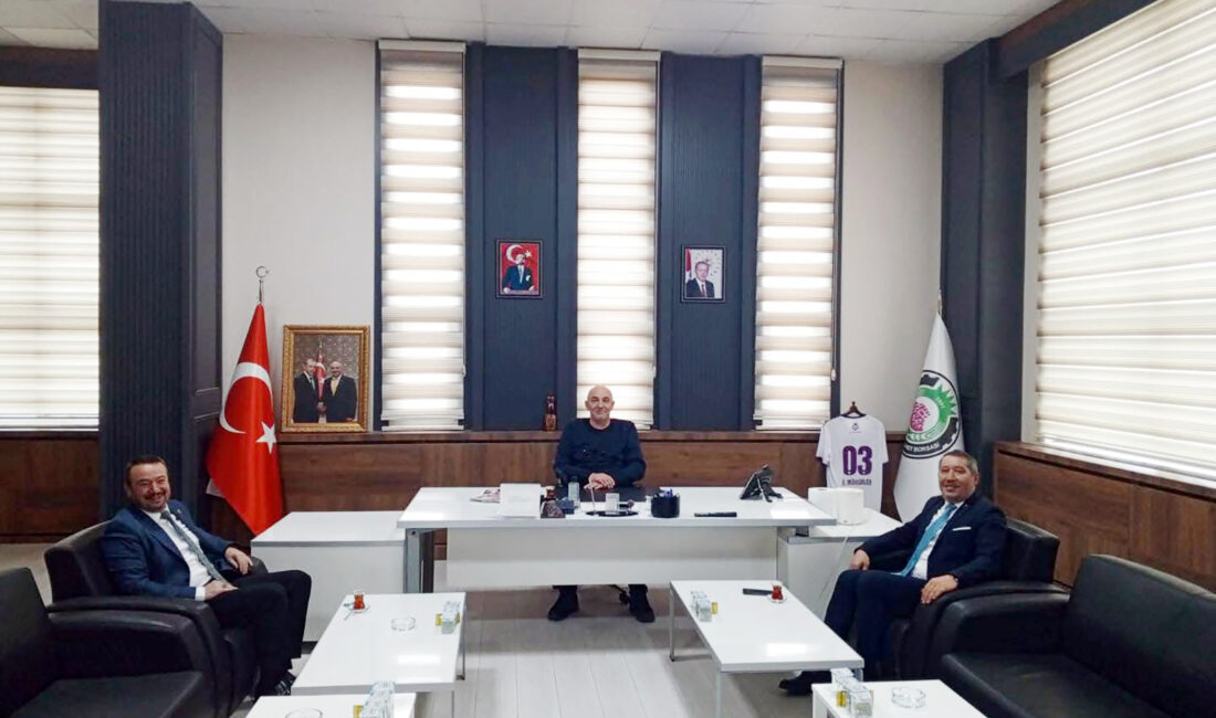 Başkan Topçu ve Öztaş, Mühsürler’i ziyaret etti Dinar Belediye Başkanı Veysel Topçu ve Sandıklı Belediye Başkanı Adnan
