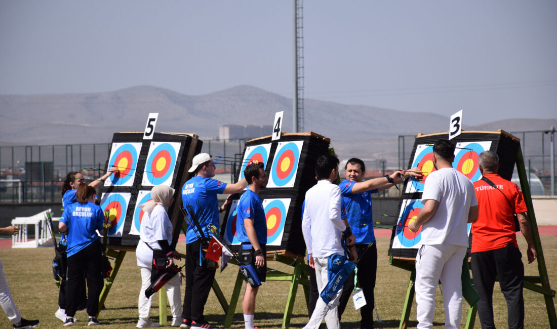 Afyonkarahisar’da 18 Mart Çanakkale Şehitlerini Anma etkinlikleri kapsamında düzenlenen Okçuluk