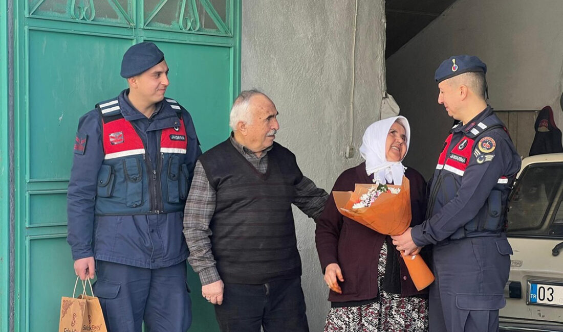 Bolvadin Kaymakamı Ali Arıkan ve Bolvadin Belediye Başkanı Derviş Aynacı,