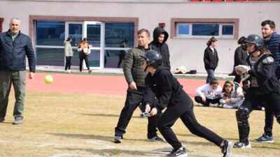 Afyonkarahisar’da düzenlenen Okul Sporları Softbol Müsabakaları, küçükler, yıldızlar ve gençler
