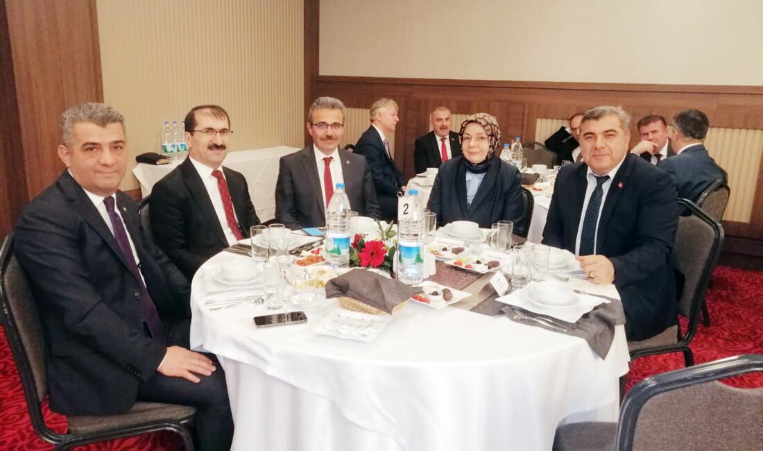 Sünnetci, Bakan Tekin ve 81 il müdürüyle bir araya geldi Başkent Öğretmenevi'nde düzenlenen programa; Milli Eğitim Bakanı Prof. Dr. Yusuf