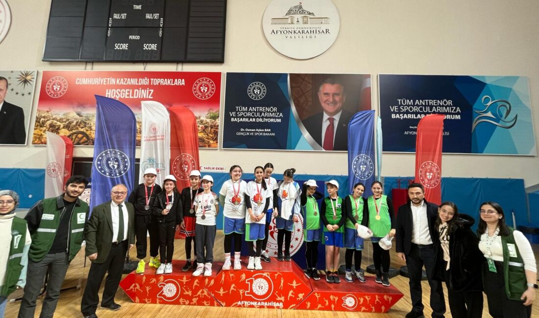 Yeşilay Haftası etkinlikleri kapsamında Afyonkarahisar’da 'Yeşilay Spor Oyunları Sokaklar Bizim