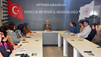 Yurt Hizmetleri Müdürlüğü tarafından düzenlenen toplantıda, eğitim faaliyetleri ve 'Komşum