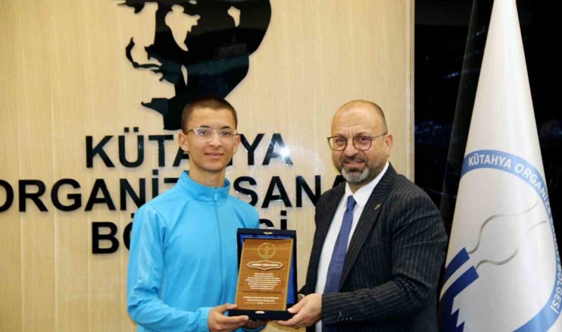 Kütahya OSB yönetimi, Türkiye derecesi elde eden öğrencileri onurlandırdı TOBB Kütahya OSB Mesleki ve Teknik Anadolu Lisesi öğrencileri, okul