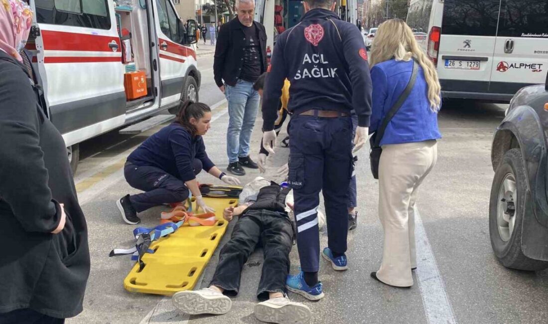 Eskişehir’de meydana gelen kazada, motosiklet sürücüsü ve çarptığı kadın yaralandı.