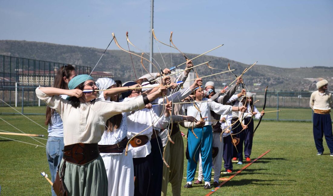 Okul Sporları kapsamında düzenlenen Geleneksel Okçuluk Müsabakaları, Kocatepe Spor Kompleksi