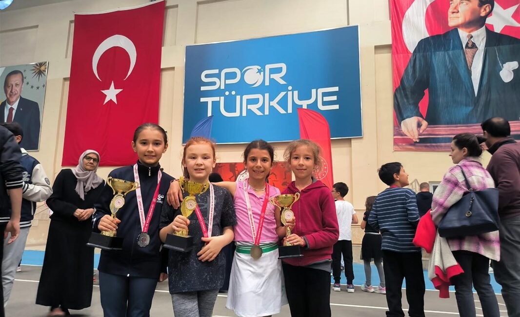 Afyonkarahisar Gençlik ve Spor İl Müdürlüğü tarafından düzenlenen 23 Nisan