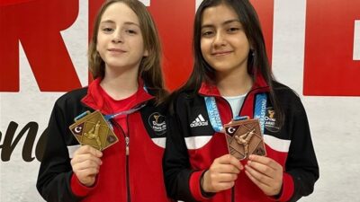 Kocaeli’de düzenlenen Türkiye Minikler Karate Şampiyonası’na katılan ve elde ettikleri