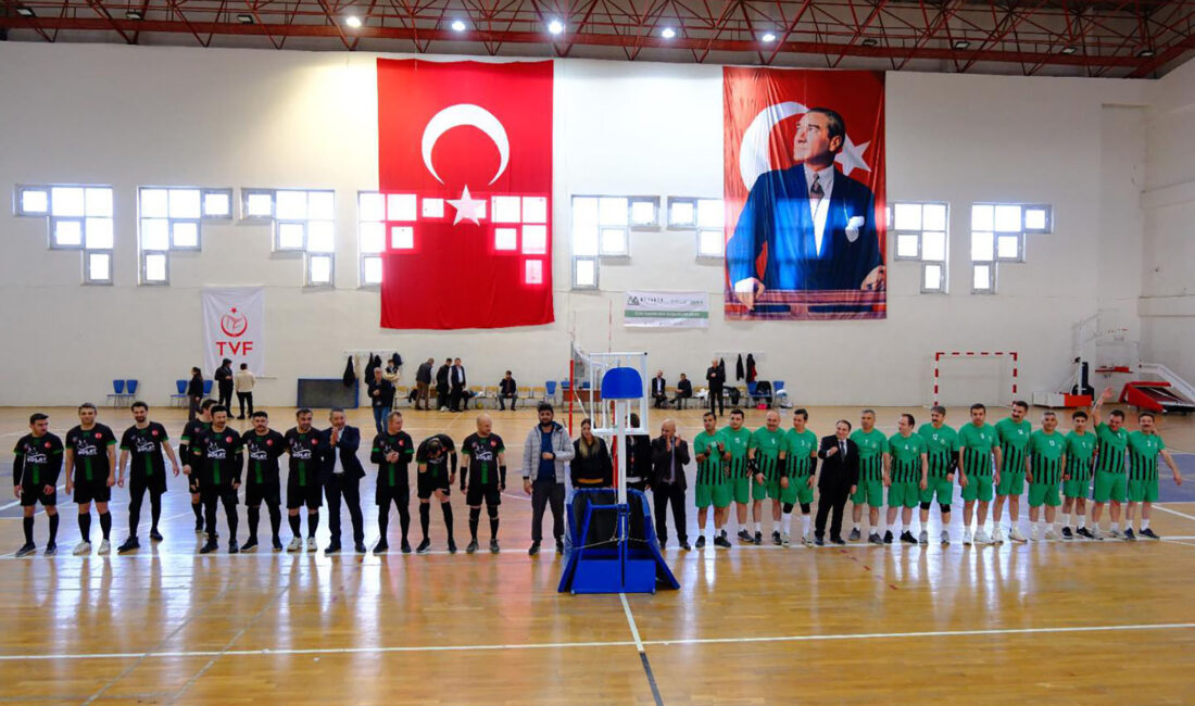 Dinar Kaymakamlığı ve Dinar Belediyesi’nin ortaklaşa düzenlediği ‘Kurumlar Arası Voleybol