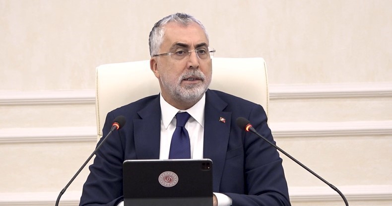 Bakan Işıkhan’dan işveren kurs kolaylığı açıklaması Çalışma ve Sosyal Güvenlik Bakanı Vedat Işıkhan, imalat sektöründe 31