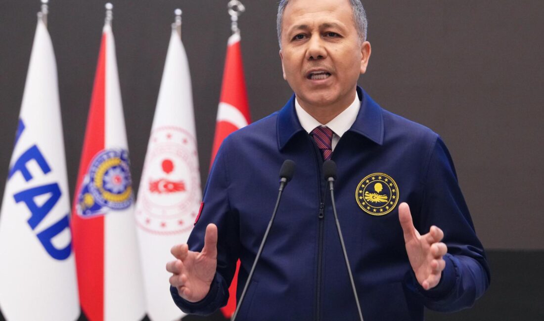 İçişleri Bakanı Ali Yerlikaya, Türkiye genelinde göçmen kaçakçılığı organizatörleri ve