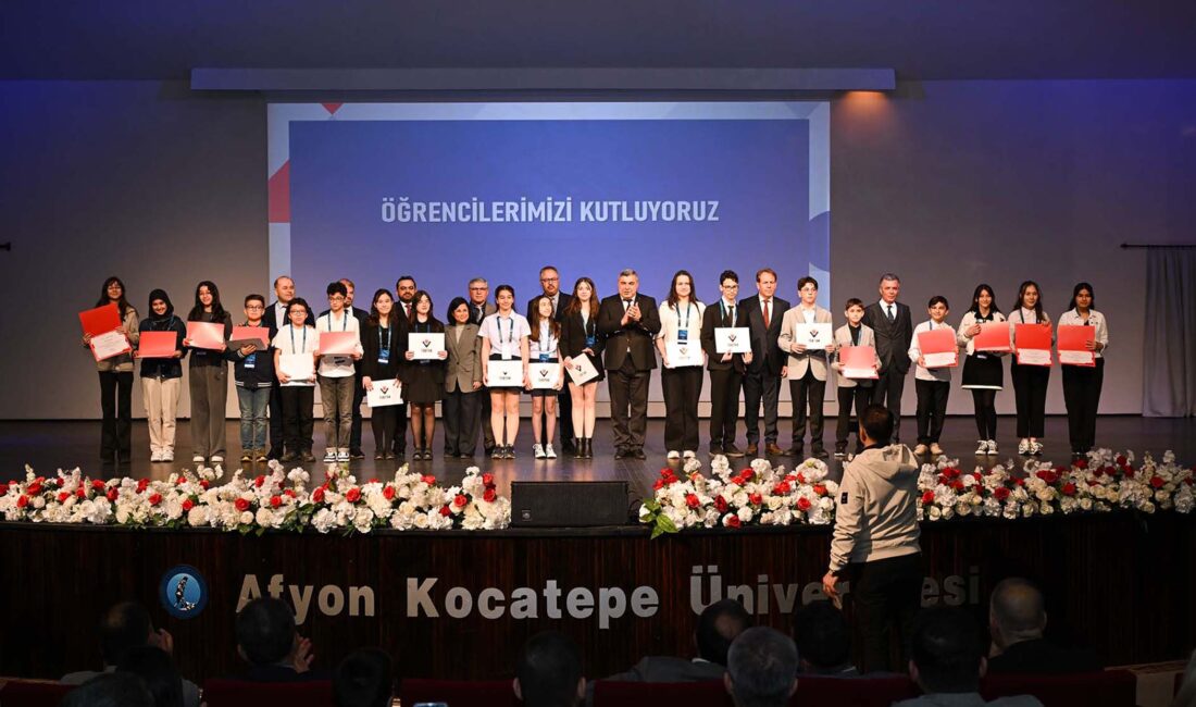 AKÜ Ev Sahipliğinde Gerçekleştirilen TÜBİTAK 2204-B Yarışmaları Ödül Töreninde konuşan