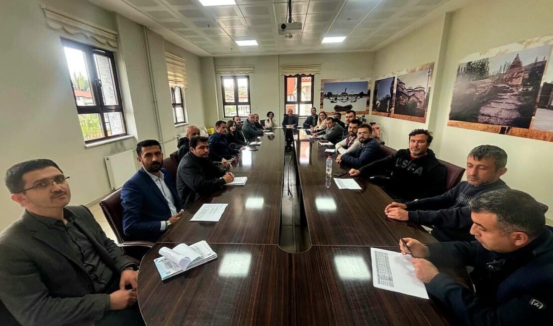 Öğrencilerin başarılarını artırmaya yönelik toplantı düzenlendi Sinanpaşa İlçe Milli Eğitim Müdürlüğünce, Sinanpaşa Ortaokul Müdürleriyle LGS sınav