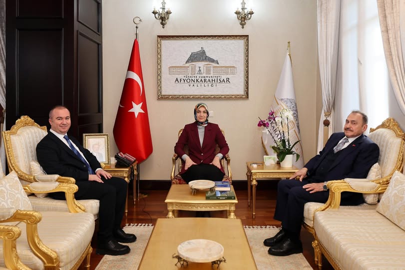 Vali Yiğitbaşı, Prof. Dr. Veysel Eroğlu ve Hüseyin Ceylan Uluçay’ı makamında ağırladı Afyonkarahisar Valisi Doç. Dr. Kübra Güran Yiğitbaşı, Orman ve Su