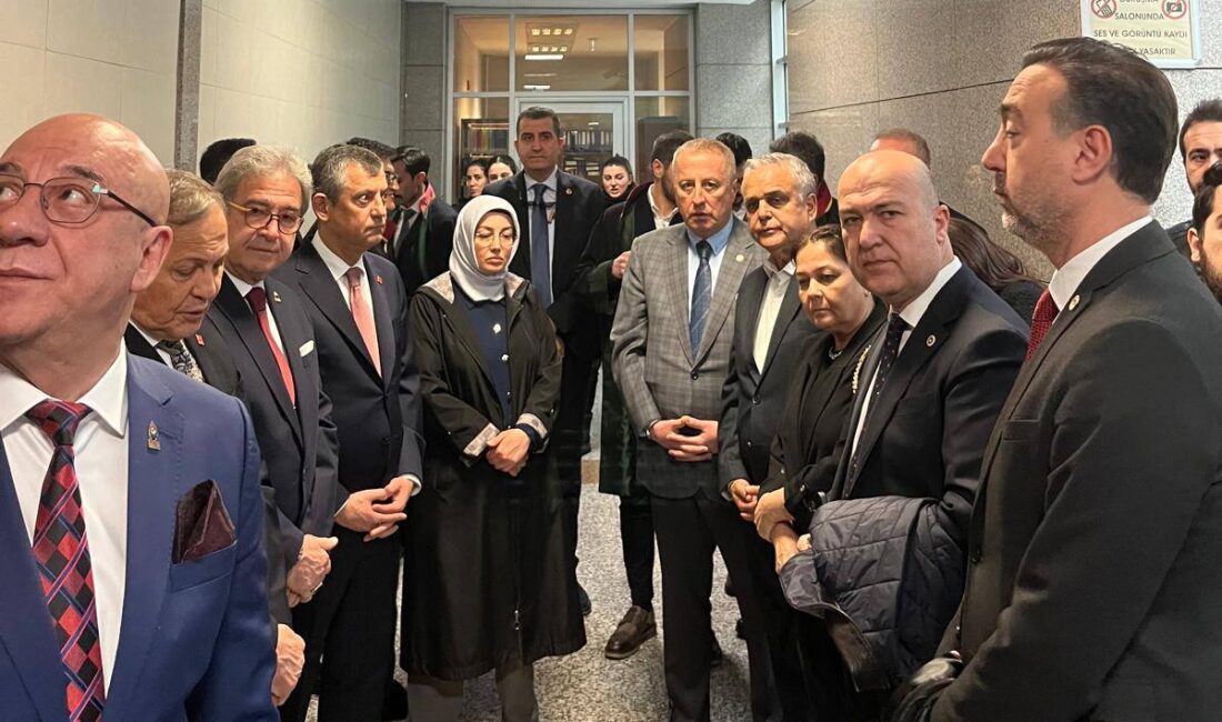 Olgun, İYİ Parti’yi temsilen Çağlayan Adliyesi’ne gitti İYİ Parti Genel Başkan Yardımcısı ve Afyonkarahisar Milletvekili Hakan Şeref