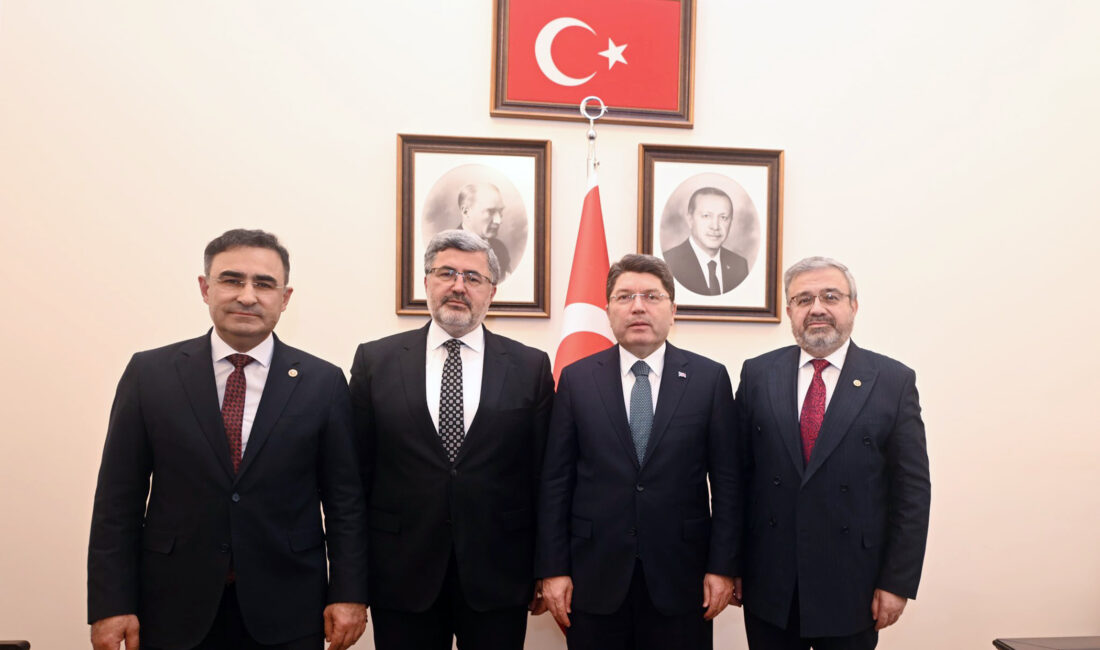 AK Partili vekillerden Bakan Tunç’a ziyaret AK Parti Afyonkarahisar Milletvekilleri Ali Özkaya, İbrahim Yurdunuseven ve Hasan