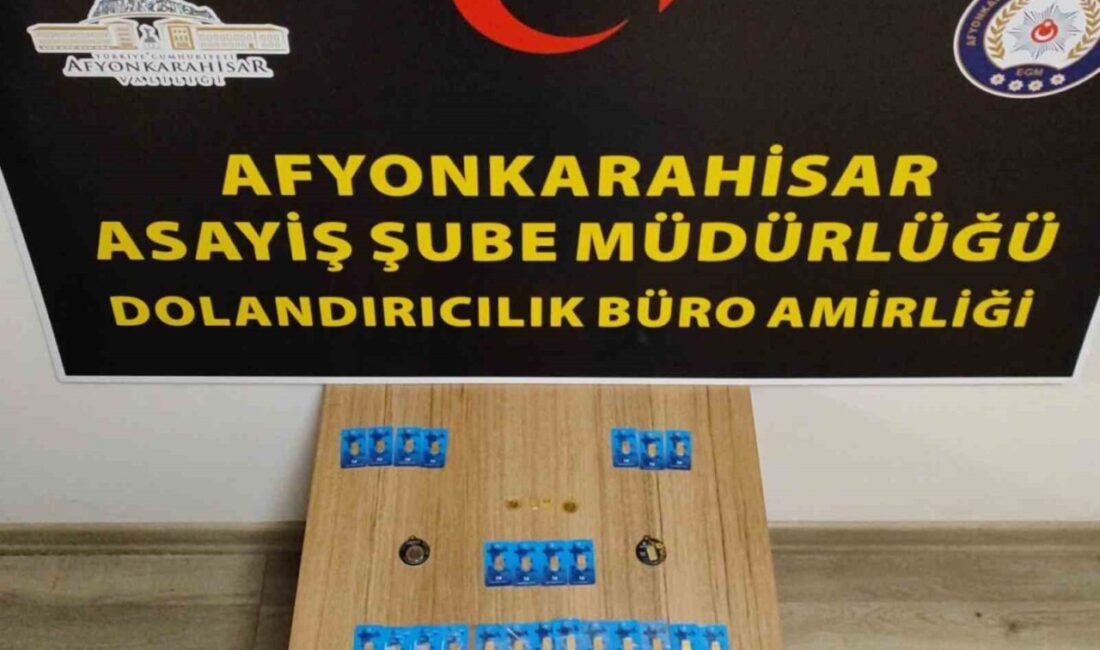 7 kuyumcuyu sahte altınlarla dolandıran şüpheliler yakalandı Afyonkarahisar’da 7 kuyumcuyu sahte altınla dolandıran 2 kişi, polisin başarılı