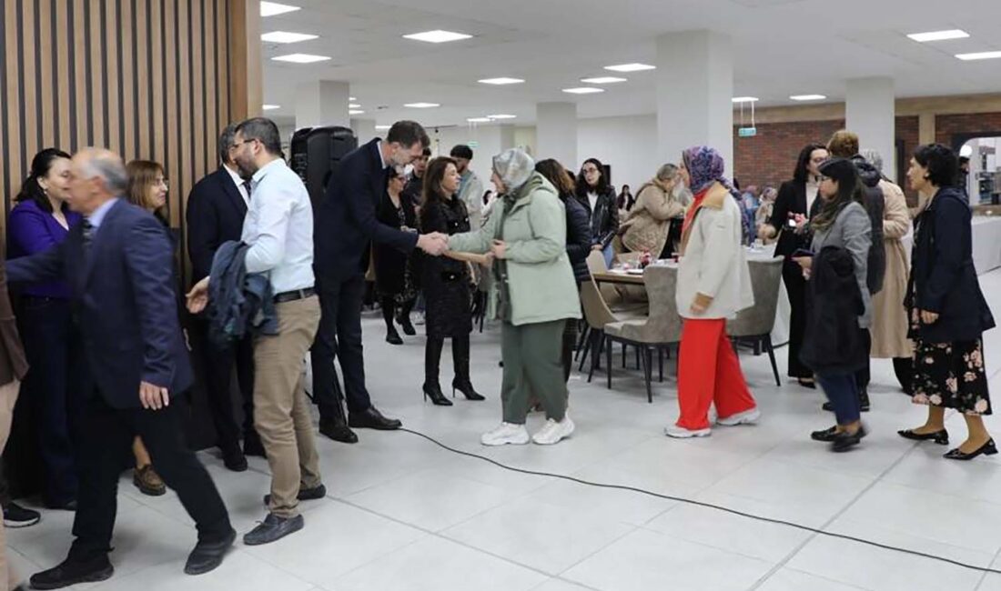 Afyonkarahisar Sağlık Bilimleri Üniversitesi (AFSÜ) akademisyen ve idari personelleri bayramlaştı.