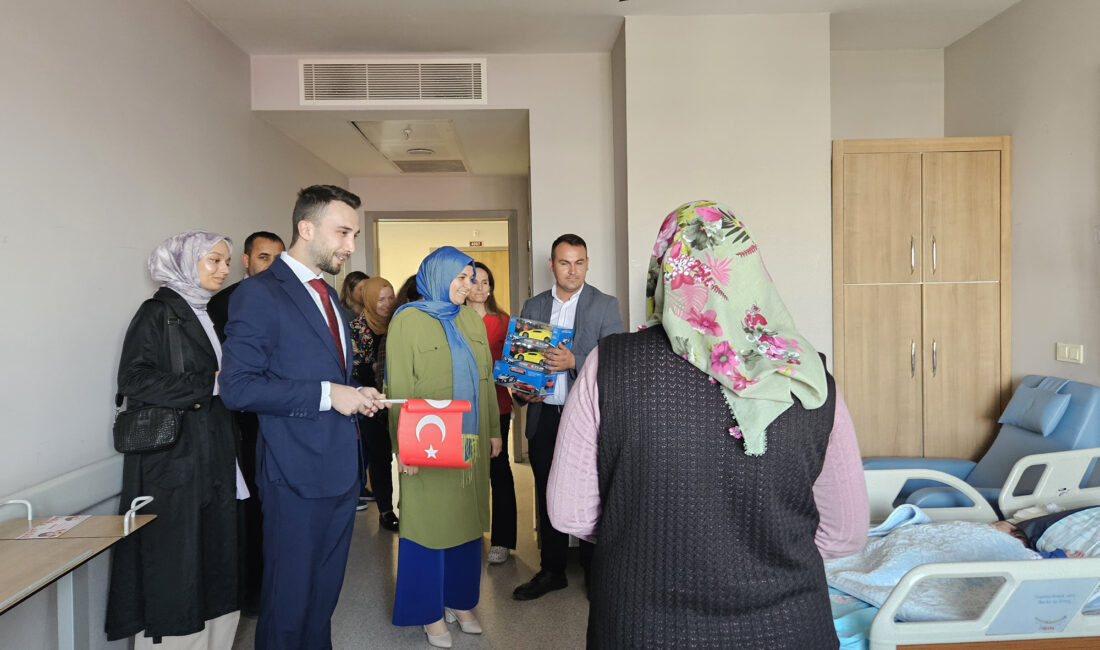 ‘Çocukların tebessümü bayramın en güzel hali’ AK Parti Afyonkarahisar İl Gençlik Kolları Başkanı Mehmet Emin İntepe