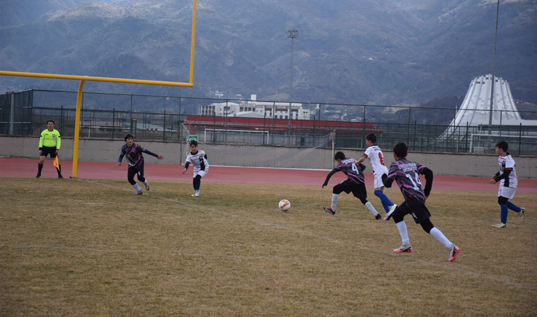 U-12 Minikler Şenliği’nde fikstür çekimi 18 Nisan’da yapılacak Afyonkarahisar’da düzenlenecek U-12 Minikler Şenliği’ne katılacak kulüplerin fikstür çekimi 18