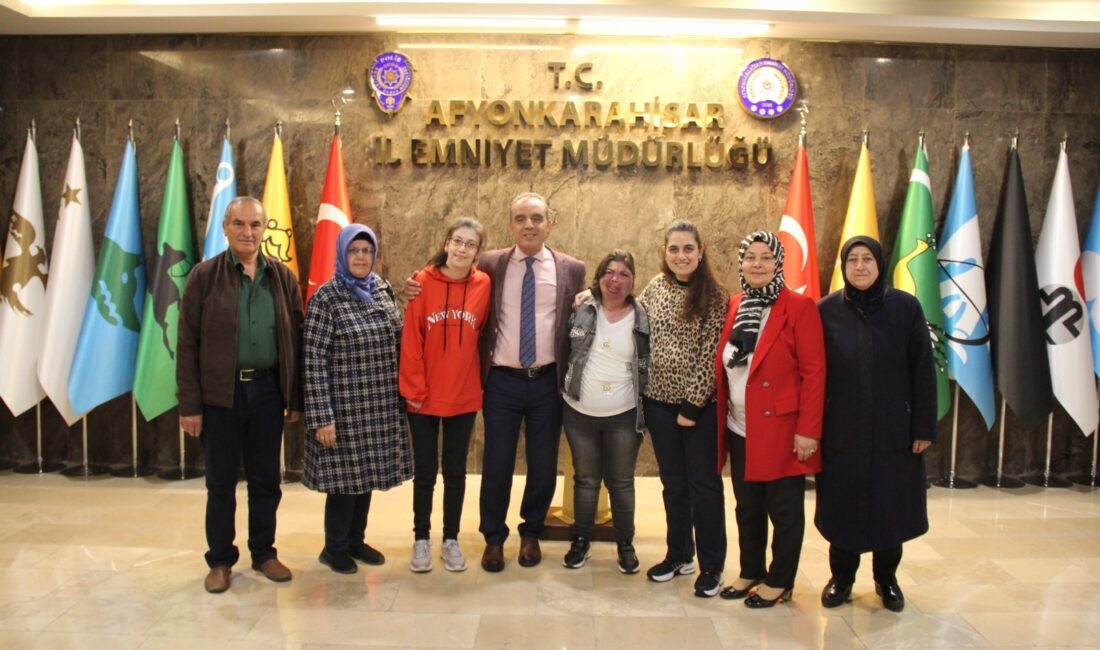 Ağır Düzey Zihinsel Engellilerden Erol’a ziyaret Afyonkarahisar Ağır Düzey Zihinsel Engelliler Başkanı Hatice Özkan ve beraberindekiler,