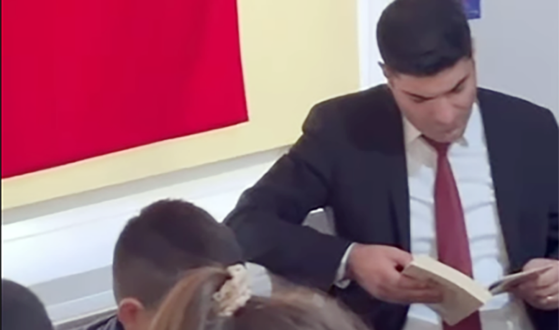 Bayat Kaymakamı Öztürk öğrencilerle kitap okudu Bayat Kaymakamı Osman Emre Öztürk kütüphane haftası etkinlikleri kapsamında, örnek