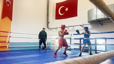 Afyonkarahisar’da düzenlenen Gençler B kategorisi il seçmelerinde dereceye giren sporcular,