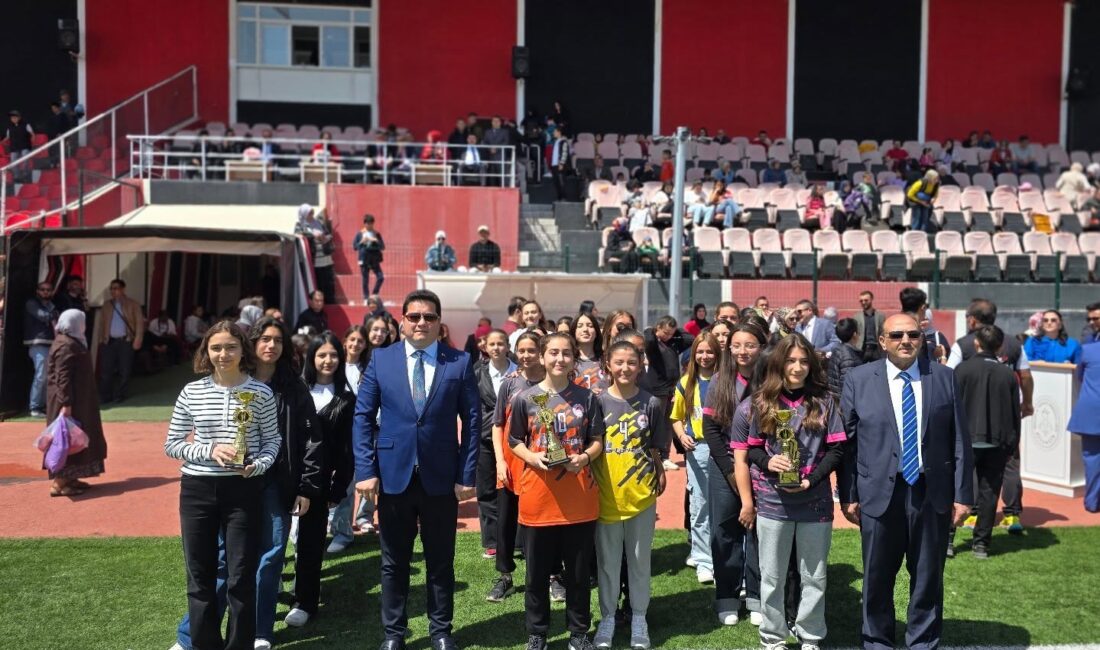 Bolvadin ilçesinde 23 Nisan çeşitli etkinliklerle kutlandı Bolvadin'de 23 Nisan Ulusal Egemenlik ve Çocuk Bayramı’nın tüm yurtta