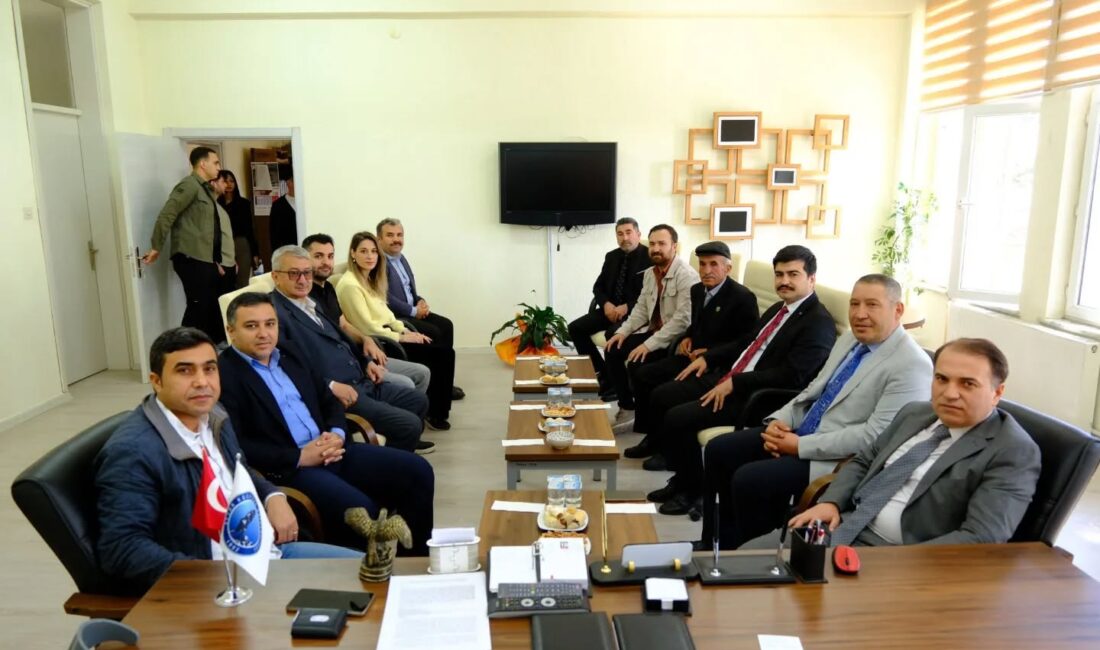 Duru ve Topçu’dan, Doç. Dr. Göksu’ya hayırlı olsun ziyareti Dinar Kaymakamı Kemal Duru, Dinar Belediye Başkanı Veysel Topçu ve