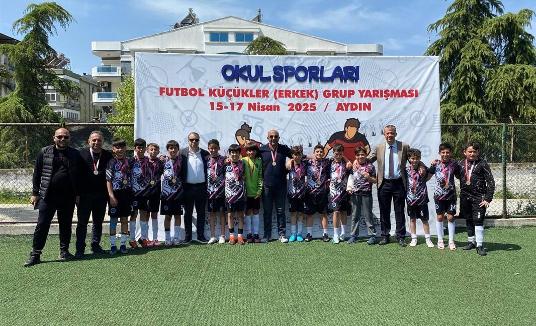 Şemsettin Karahisari Ortaokulu Küçükler Erkek Futbol Takımı, Aydın’da düzenlenen grup