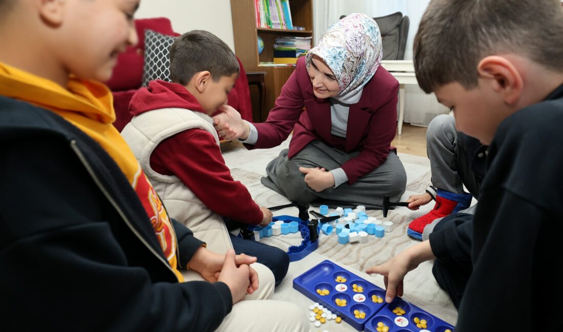 Afyonkarahisar Valisi Doç. Dr. Kübra Güran Yiğitbaşı, devlet himayesinde yetişen