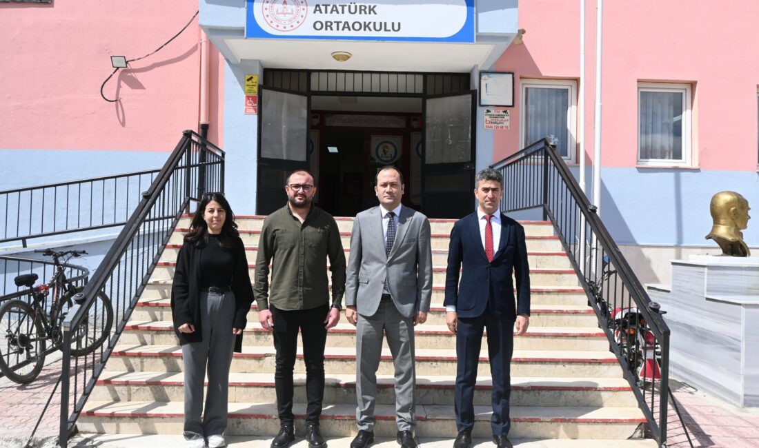 Çay Kaymakamı Fatih Topuz, İlçe Milli Eğitim Müdürü M. Akif