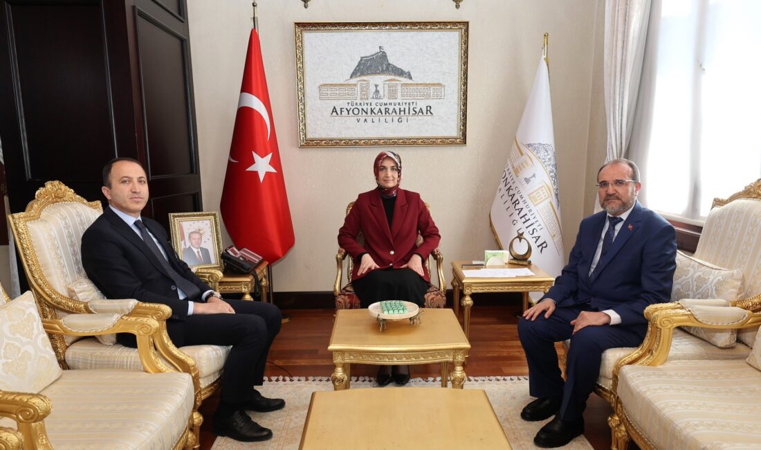 Vali Yiğitbaşı, Kırıkkale Vali Yardımcısı Çiftçi ve Bürokratlar Derneği Başkanı Cantürk’ü makamında kabul etti Afyonkarahisar Valisi Doç. Dr. Kübra Güran Yiğitbaşı, Kırıkkale Vali Yardımcısı
