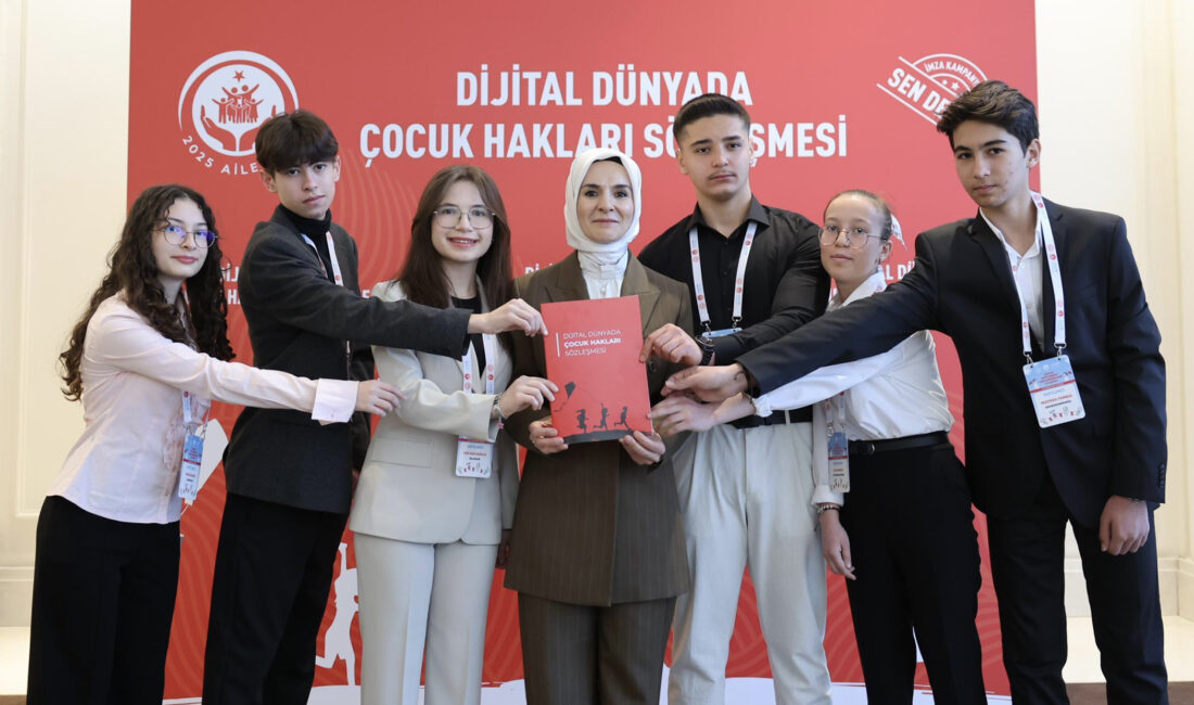 Aile ve Sosyal Hizmetler Bakanı Mahinur Özdemir Göktaş, Dijital Dünyada