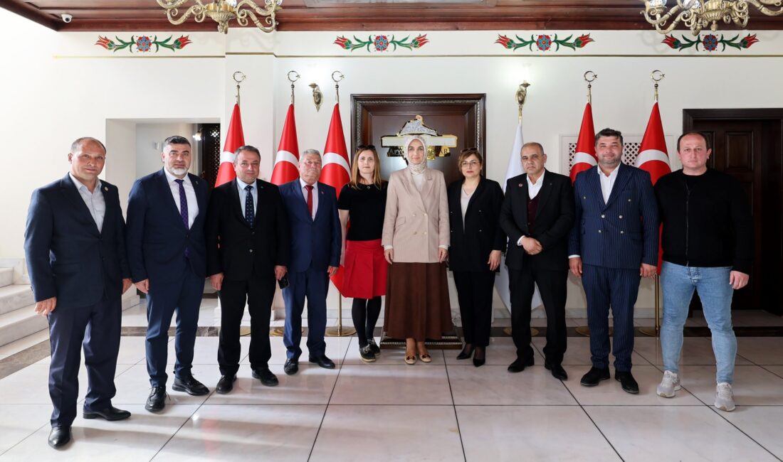 Afyonkarahisar Valisi Doç. Dr. Kübra Güran Yiğitbaşı, Muhtarlar Derneği Başkanı