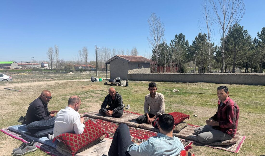 Emirdağ Kaymakamlığı, ilçeye gelmeye başlayan mevsimlik tarım işçilerini ziyaret etti.