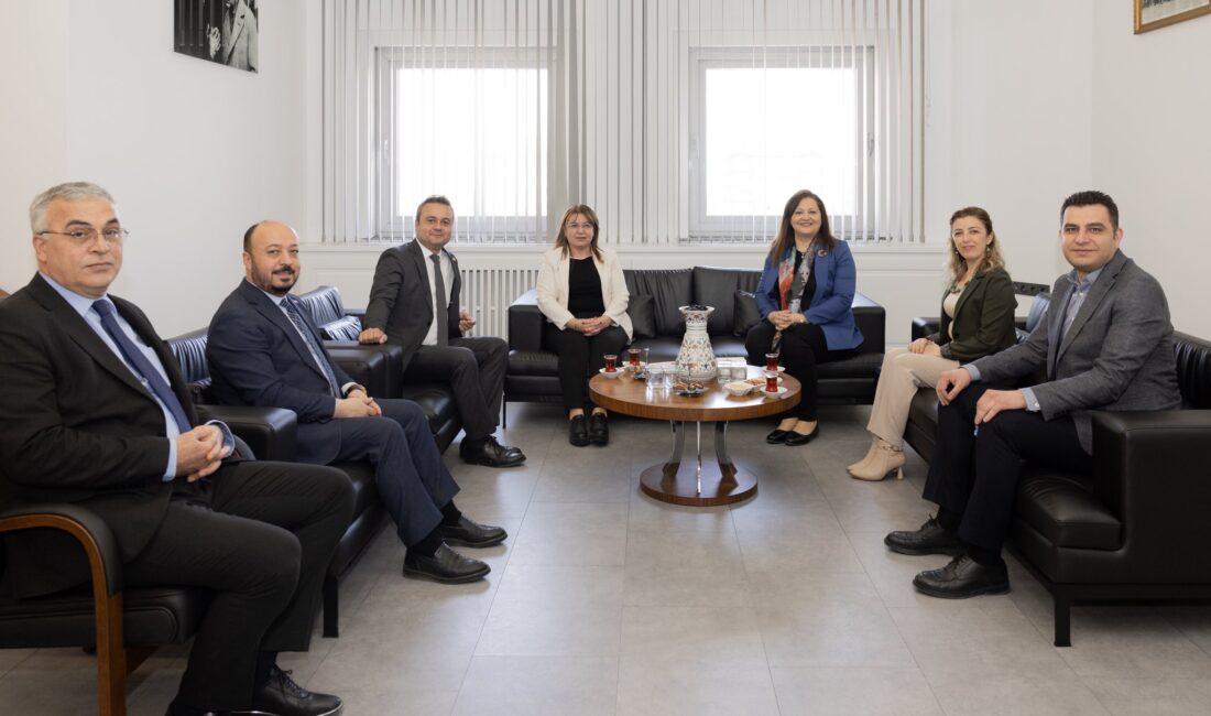 Afyonkarahisar Belediye Başkanı Burcu Köksal, TBMM Başkanvekili Gülizar Biçer Karaca
