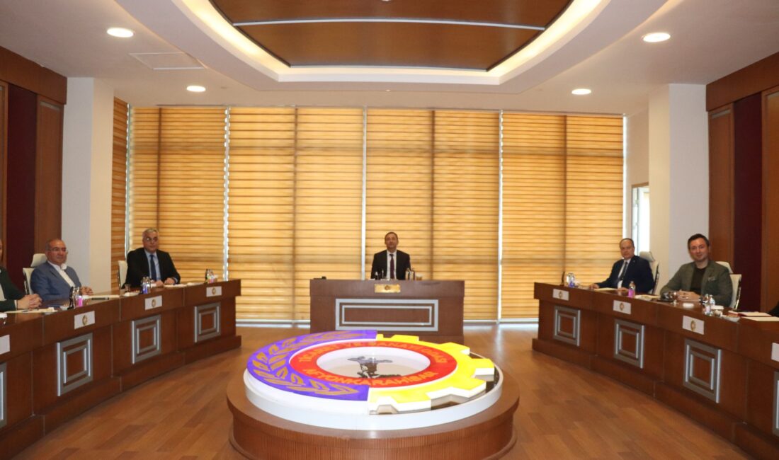 Afyonkarahisar Blok Mermer Fuarı için geri sayım başladı Afyonkarahisar, mermer sektörünün dev buluşmasına hazırlanıyor. 18-21 Haziran 2025 tarihleri