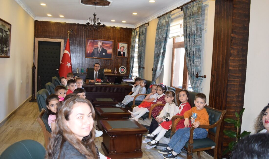 Kaymakam Demirci, minik misafirlerini makamında ağırladı Sultandağı Kaymakamı Hacı Demirci, 23 Nisan Ulusal Egemenlik ve Çocuk